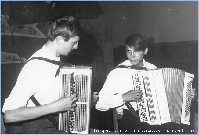 Александр Белоусов и Александр Серёгин. Тула, 1967 год: https://a-v-belousov.narod.ru/