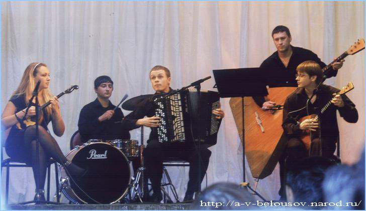 Выступление ансамбля «Муз-АРТель». Тула, 2011 год:
  http://a-v-belousov.narod.ru/