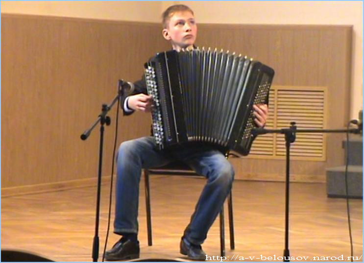 Иван Малахов выступает на авторском вечере С. Нефёдова: http://a-v-belousov.narod.ru/